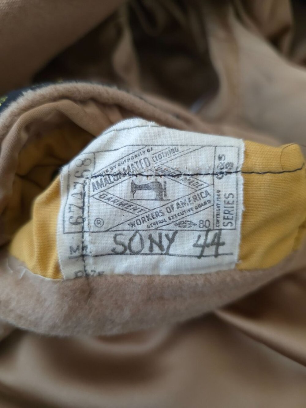 Vintage Sony Studios Wardrobe x GENTRY 100% Camel Hair Beige Overcoat Sz 44R - Picture 8 of 10